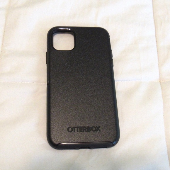 New OtterBox Symmetry Series iPhone 11 Case, Black - Picture 1 of 4